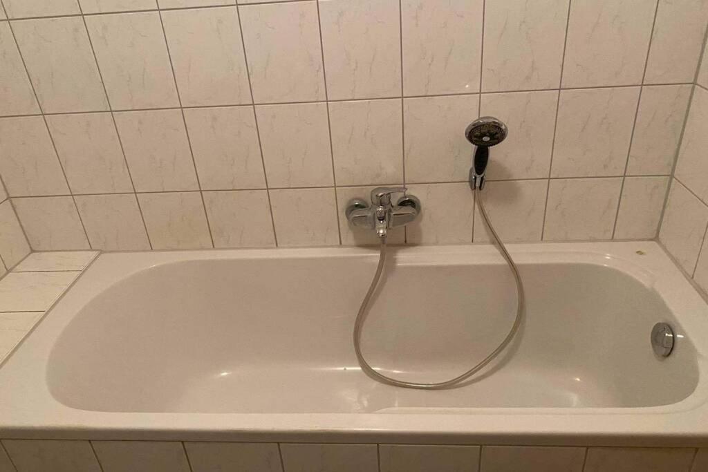 Beste Lage In Rostock: 2-Zimmerwohnung Mit Balkon Im 1.Og Екстериор снимка
